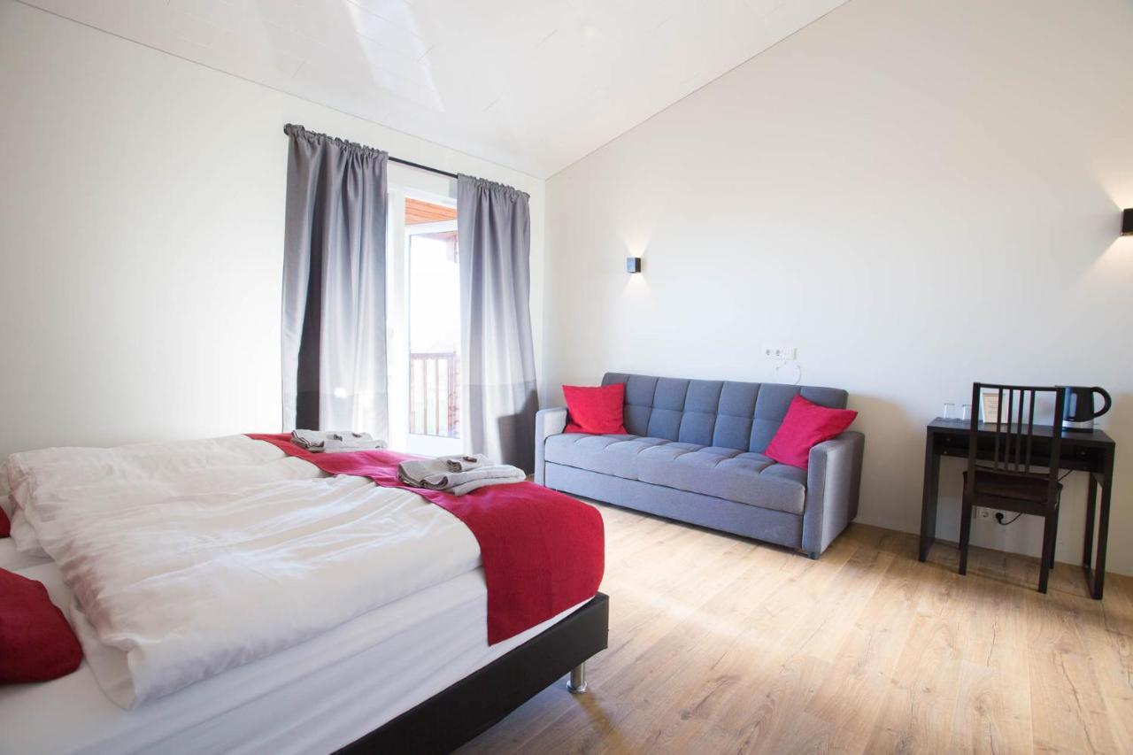Guesthouse Fludir Bagian luar foto