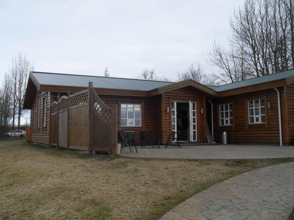 Guesthouse Fludir Bagian luar foto